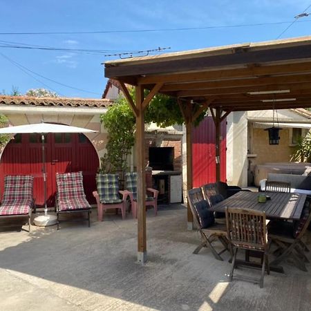Appartement Tout Confort Avec Parking Ferme Arles Bagian luar foto