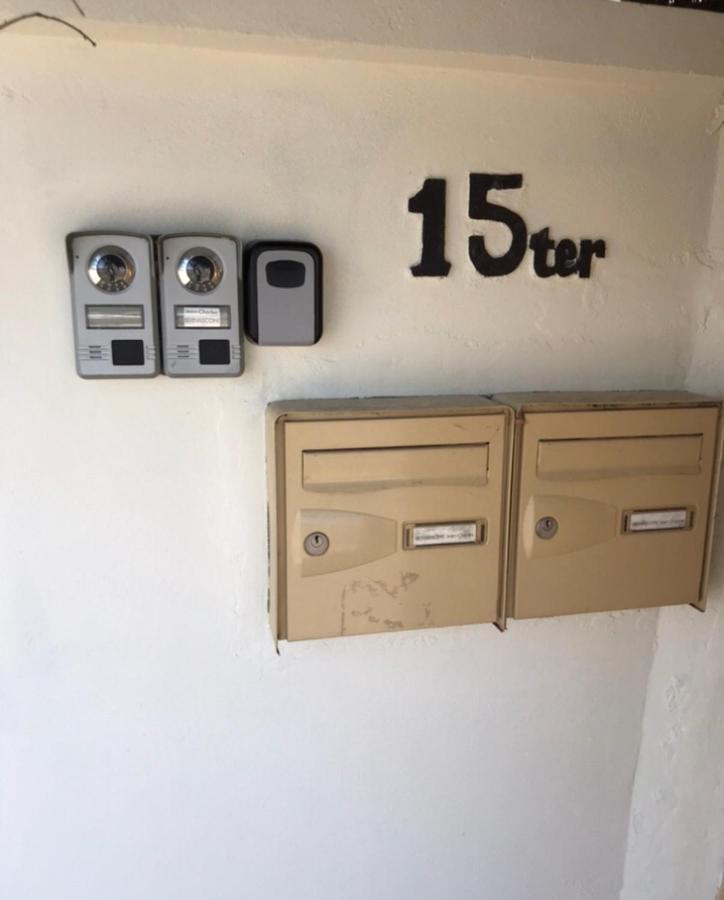 Appartement Tout Confort Avec Parking Ferme Arles Bagian luar foto