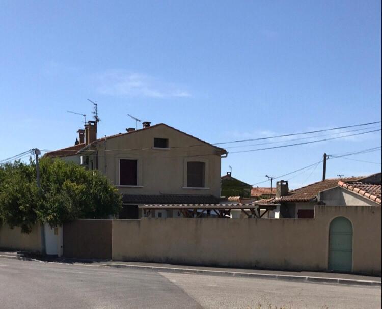 Appartement Tout Confort Avec Parking Ferme Arles Bagian luar foto