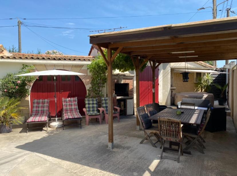 Appartement Tout Confort Avec Parking Ferme Arles Bagian luar foto