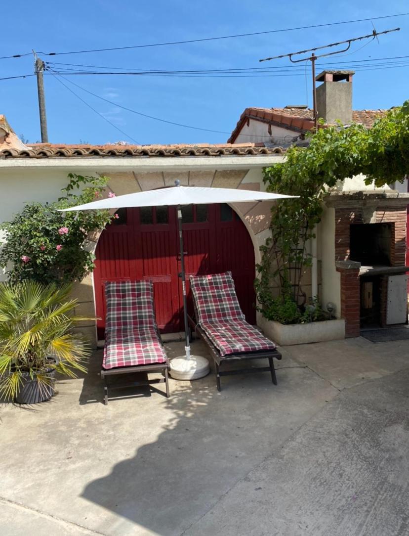 Appartement Tout Confort Avec Parking Ferme Arles Bagian luar foto