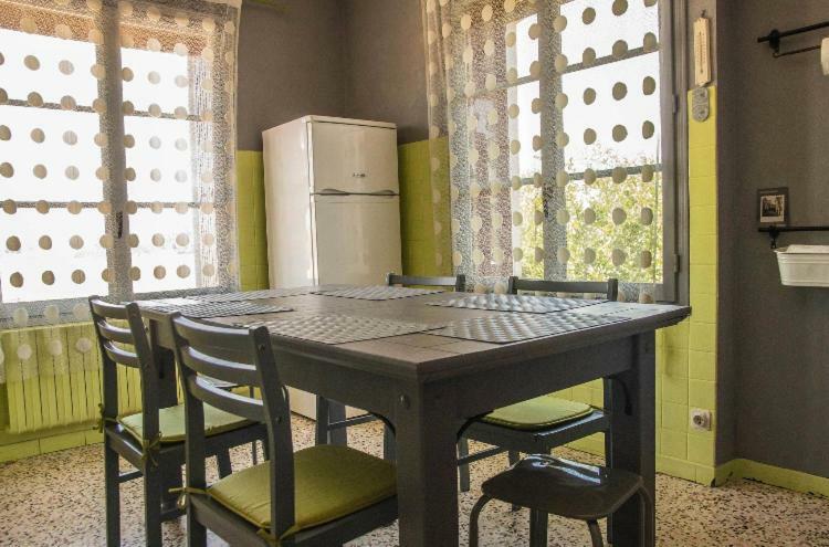 Appartement Tout Confort Avec Parking Ferme Arles Bagian luar foto